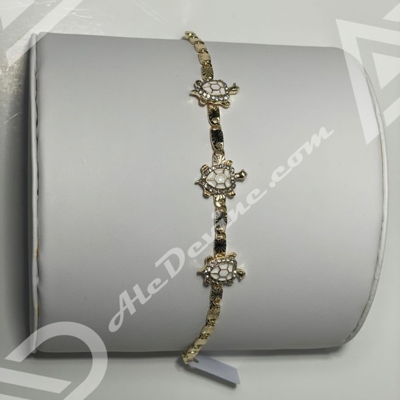 White Turtle Bracelet (gold plated) - Picture 4 of 6